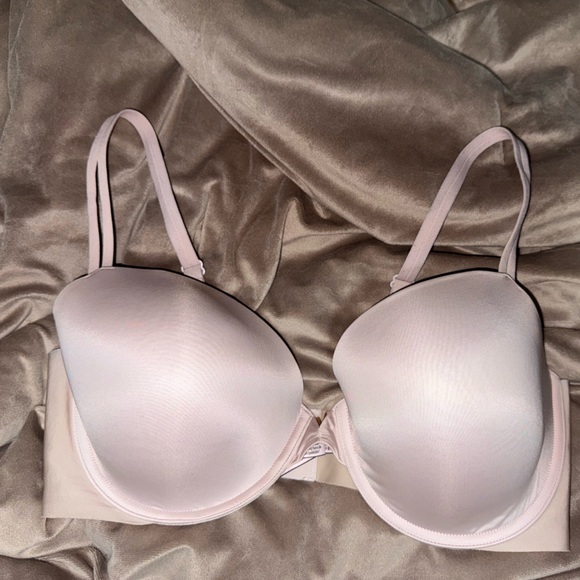 Victoria’s Secret Bra - 38DD - Picture 1 of 2